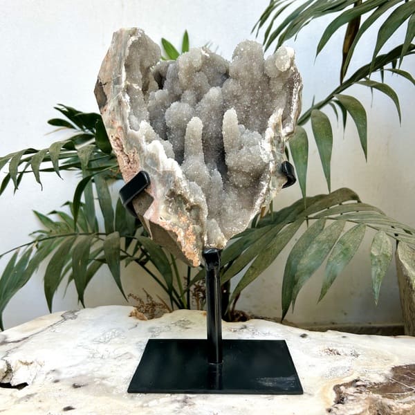 Ágata com estalactite na base fixa