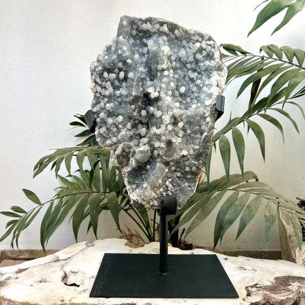 Ametista verde com estalactite na base